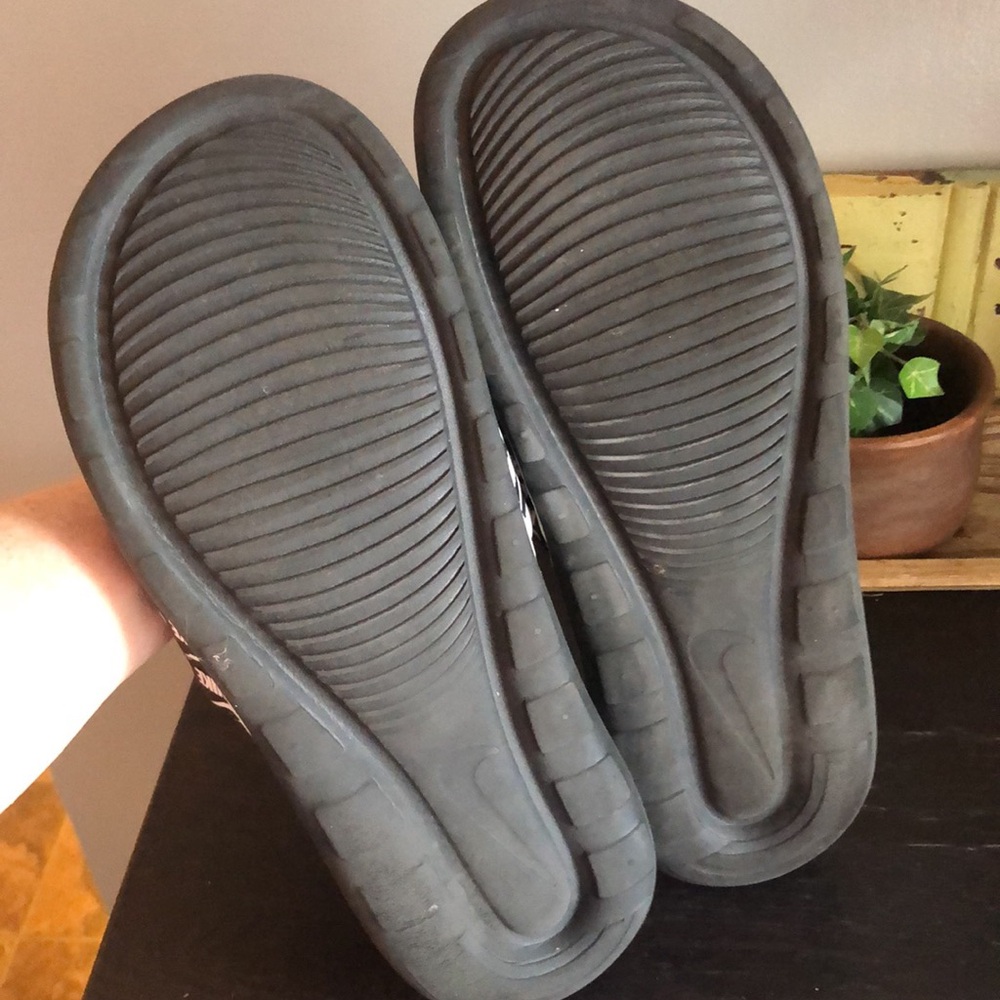 Nike Slides - Picture 3 of 6